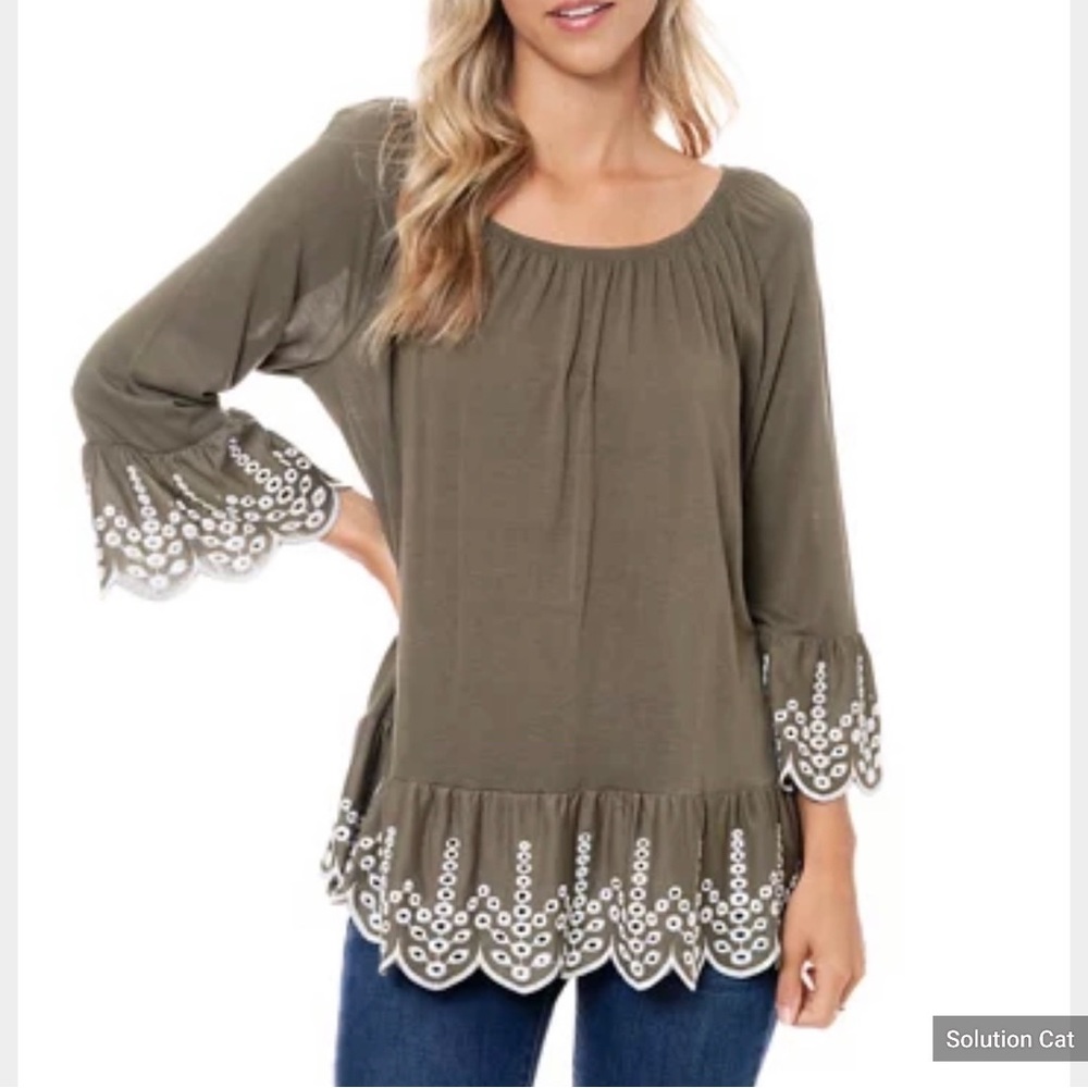 New Fever Women’s Knit Top with Embroidery Size Medium